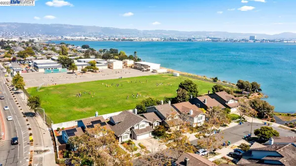 3307 Washington Ct, Alameda, CA 94501