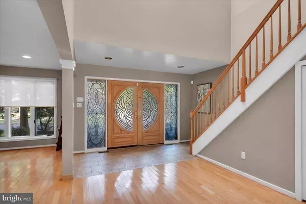 6 NOLEN CIR, Voorhees, NJ 08043