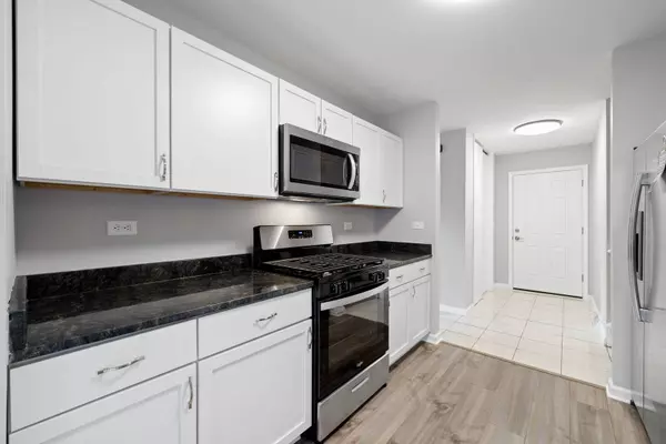 295 Diamond Head Drive, Des Plaines, IL 60018