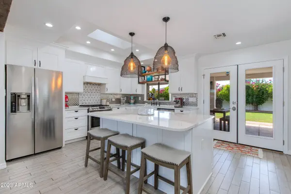 8043 E CLARENDON Avenue, Scottsdale, AZ 85251