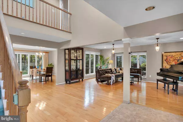 6 NOLEN CIR, Voorhees, NJ 08043