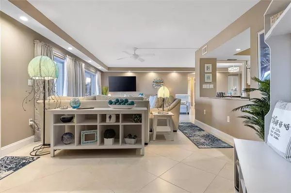 101 BENJAMIN FRANKLIN DR #26, Sarasota, FL 34236