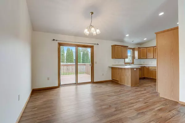 324 Burl Oak Drive, Deforest, WI 53532