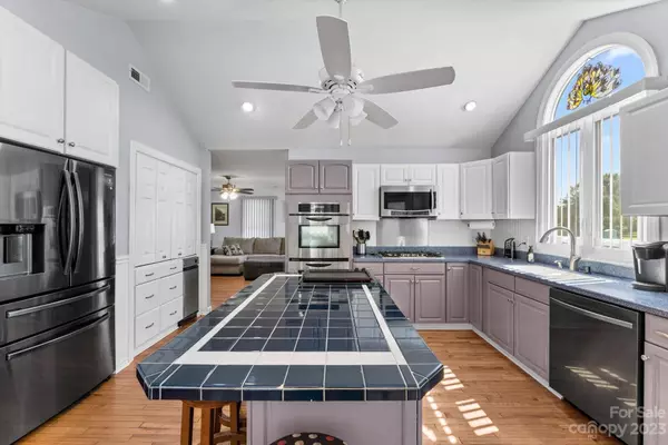 2101 Evergreen DR #5, Newton, NC 28658