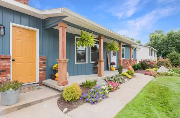 607 Country Lane NW Drive, Grand Rapids, MI 49544