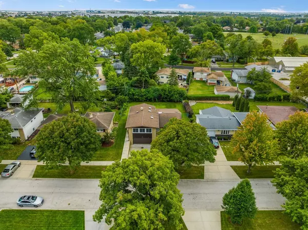 295 Diamond Head Drive, Des Plaines, IL 60018