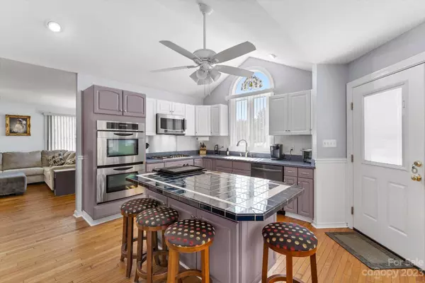 2101 Evergreen DR #5, Newton, NC 28658