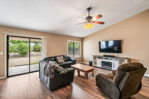 8009 S Lennox Lane, Tucson, AZ 85747