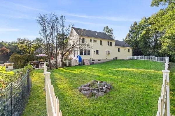 58 Fruit St, Newbury, MA 01951