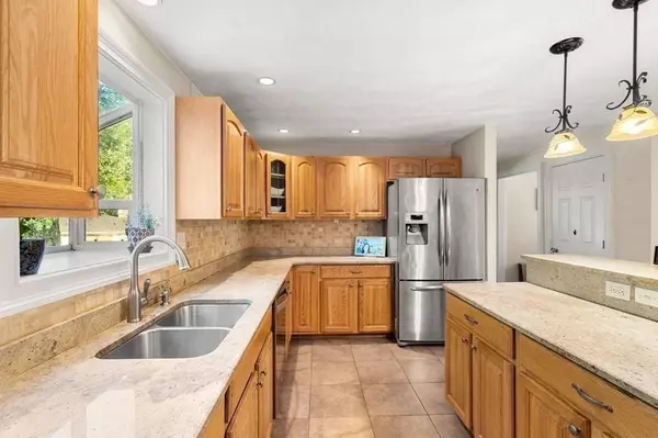 58 Fruit St, Newbury, MA 01951