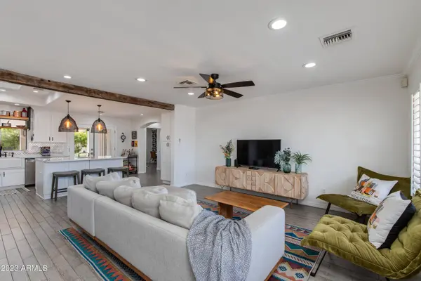 8043 E CLARENDON Avenue, Scottsdale, AZ 85251