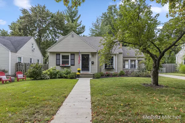 2046 Tenway SE Drive, East Grand Rapids, MI 49506