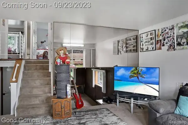 27857 BARRINGTON Street, Madison Heights, MI 48071