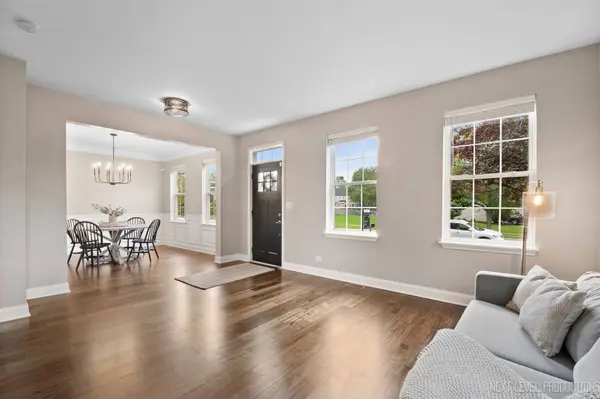 300 KENSINGTON Drive, Oswego, IL 60543