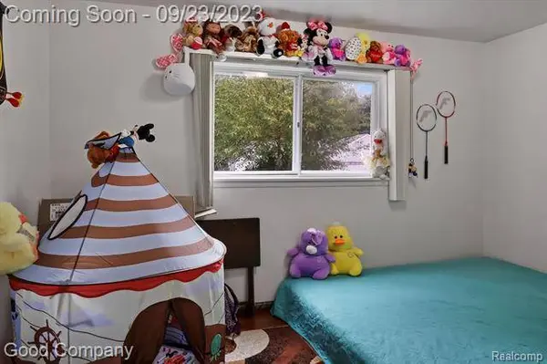 27857 BARRINGTON Street, Madison Heights, MI 48071