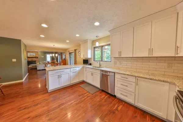 13805 Perrin DR, Carmel, IN 46032