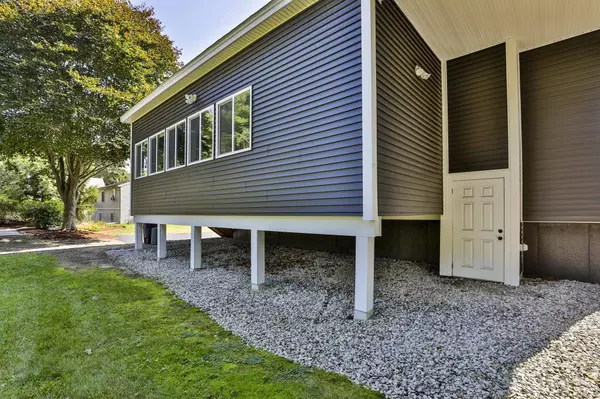 6 Cambridge RD, Nashua, NH 03062