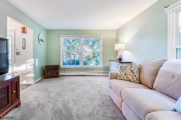 8 Cregar Rd, High Bridge Boro, NJ 08829