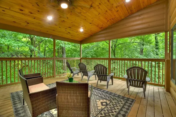 366 Spindrift Ct, Ellijay, GA 30540