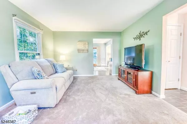 8 Cregar Rd, High Bridge Boro, NJ 08829