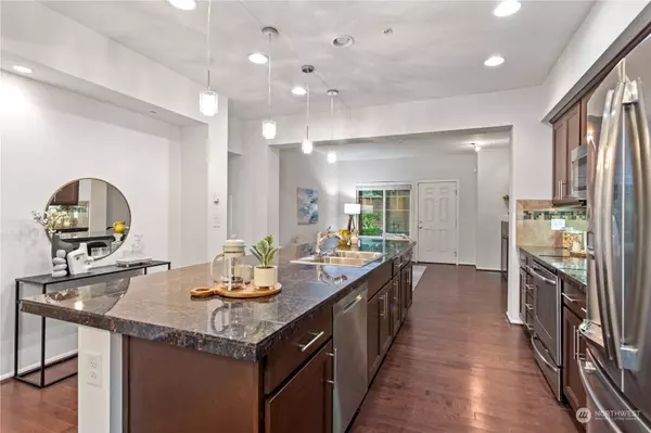 10384 157th PL NE #103, Redmond, WA 98052