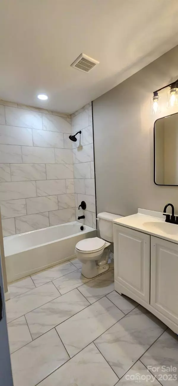 303 S Iredell AVE, Spencer, NC 28159