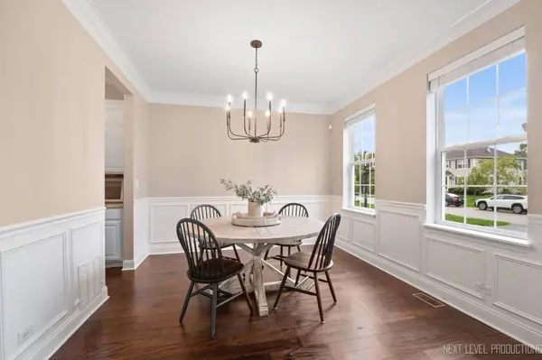 300 KENSINGTON Drive, Oswego, IL 60543