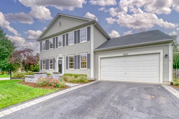 300 KENSINGTON Drive, Oswego, IL 60543