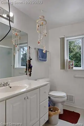 27857 BARRINGTON Street, Madison Heights, MI 48071