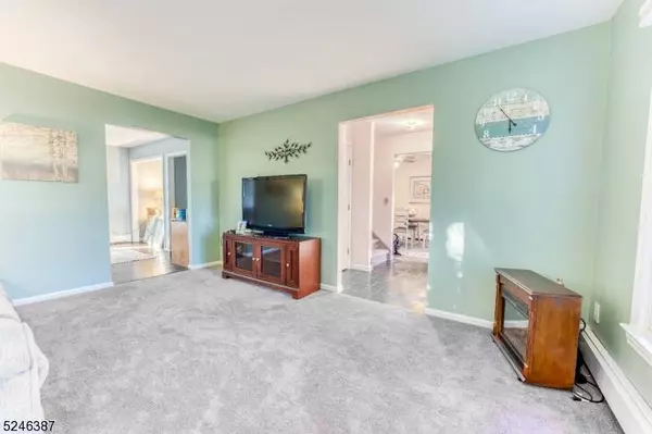 8 Cregar Rd, High Bridge Boro, NJ 08829