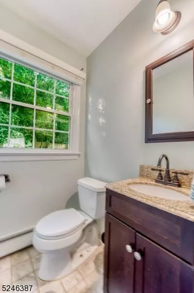 8 Cregar Rd, High Bridge Boro, NJ 08829