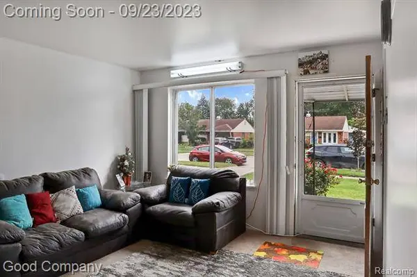 27857 BARRINGTON Street, Madison Heights, MI 48071