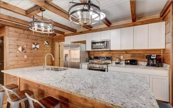 366 Spindrift Ct, Ellijay, GA 30540