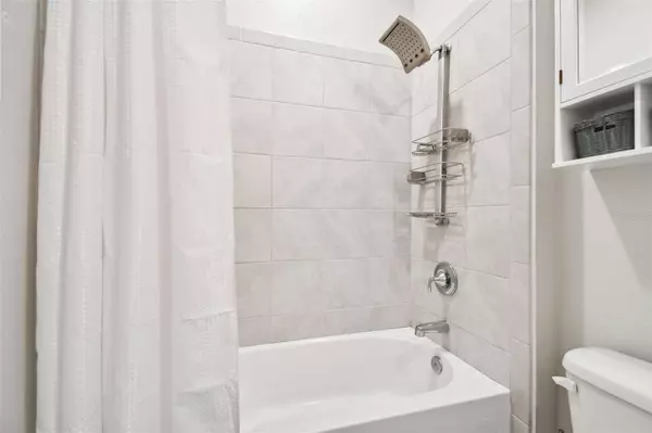 8303 PRAISE DR, Tampa, FL 33625