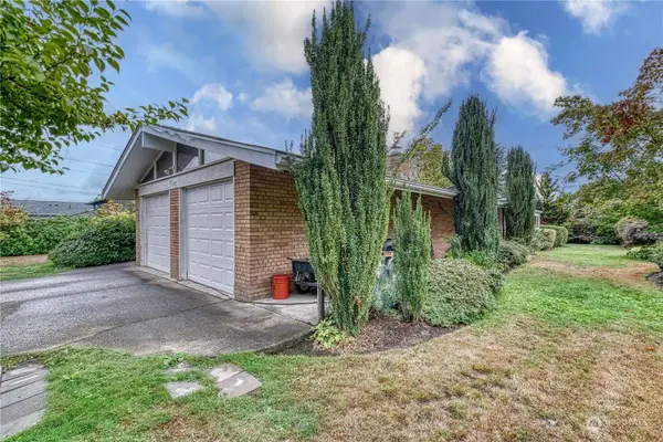 9703 NE 14th ST, Clyde Hill, WA 98004