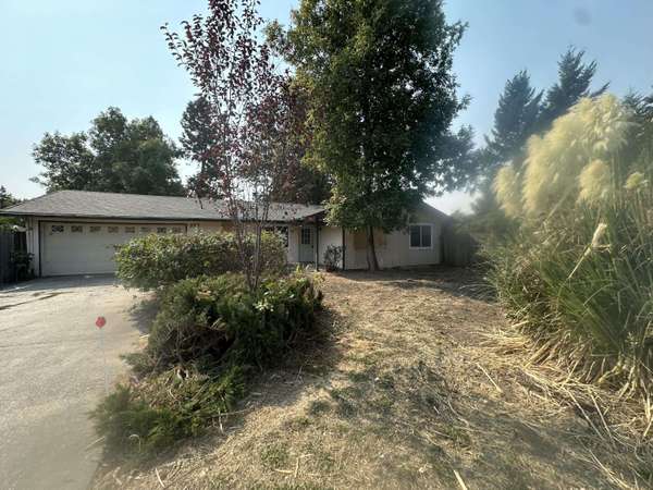 225 NW Blossom Dr, Grants Pass, OR 97526