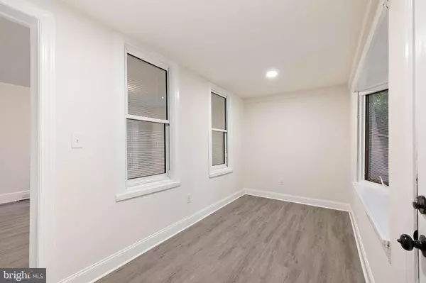 10 ROSELAWN AVE, Wilmington, DE 19805