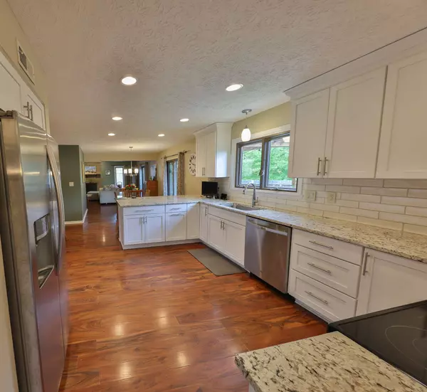 13805 Perrin DR, Carmel, IN 46032