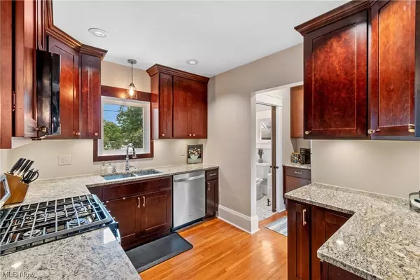 1631 Chesterland AVE, Lakewood, OH 44107