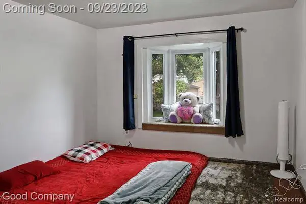 27857 BARRINGTON Street, Madison Heights, MI 48071