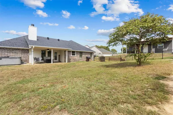 16041 Hickory Hills Drive, Lindale, TX 75771