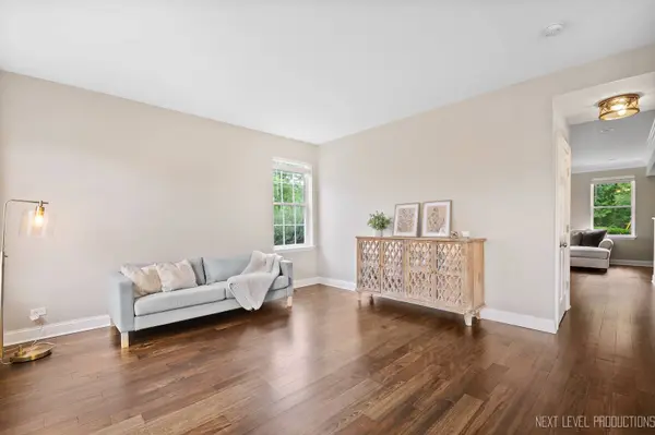 300 KENSINGTON Drive, Oswego, IL 60543