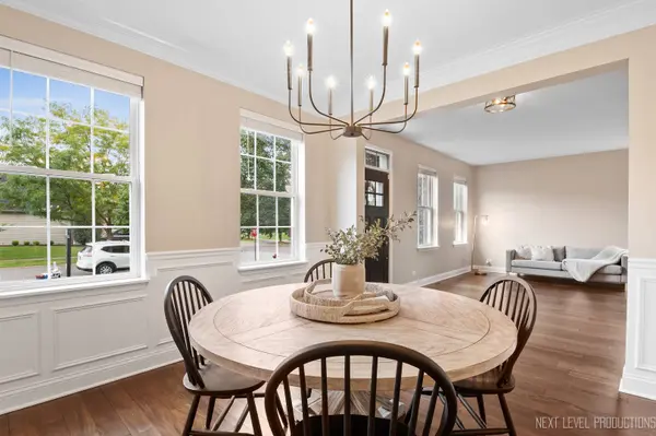 300 KENSINGTON Drive, Oswego, IL 60543