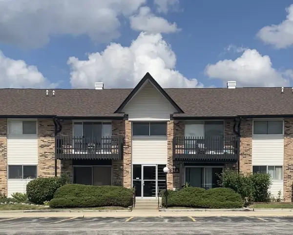 24 Kingery Quarter #101, Willowbrook, IL 60527