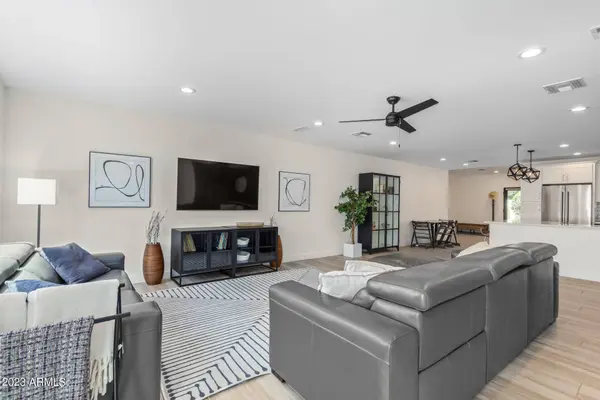 3830 E DEVONSHIRE Avenue, Phoenix, AZ 85018