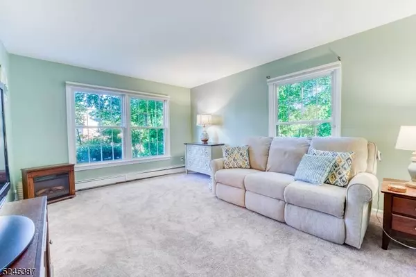 8 Cregar Rd, High Bridge Boro, NJ 08829