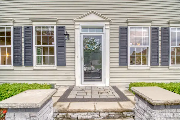 300 KENSINGTON Drive, Oswego, IL 60543