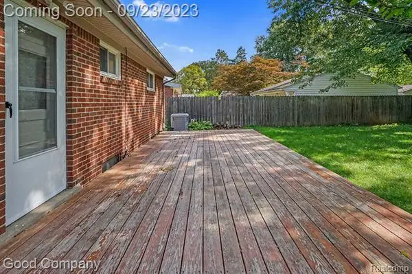 325 W BLOOMFIELD Avenue, Royal Oak, MI 48073