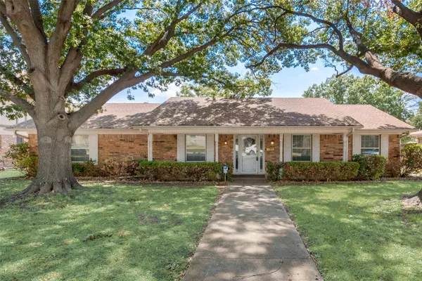 2033 Oxford Circle, Grand Prairie, TX 75051