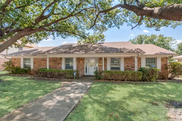 2033 Oxford Circle, Grand Prairie, TX 75051